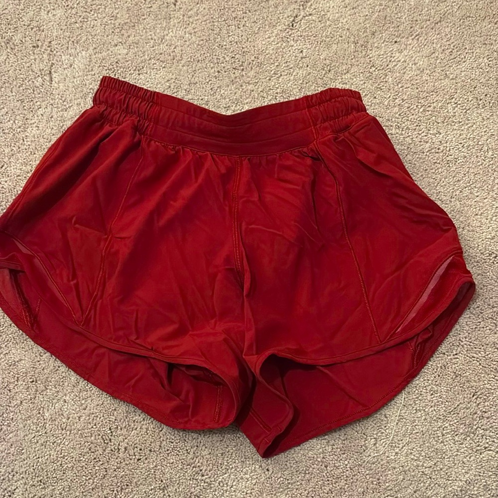 Lululemon 2.5 lowrise hotty hot shorts